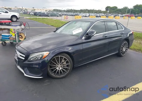 2015 Mercedes-Benz C 300 4Matic/Luxury 4Matic/Sport 4Matic z USA, uszkodzony, nr VIN 55SWF4KB0FU003066